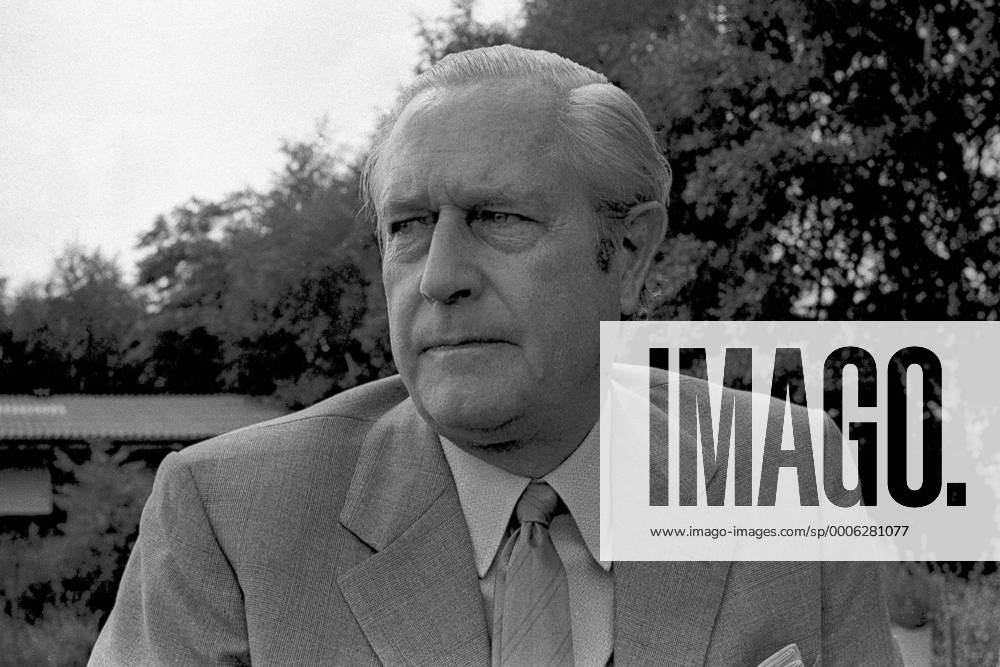 Tennislegende Gottfried Freiherr von Cramm (Deutschland) Tennis Herren Fotoshooting 1973 Porträt Aufnahmedatum geschätzt Skepsis, Spannung,