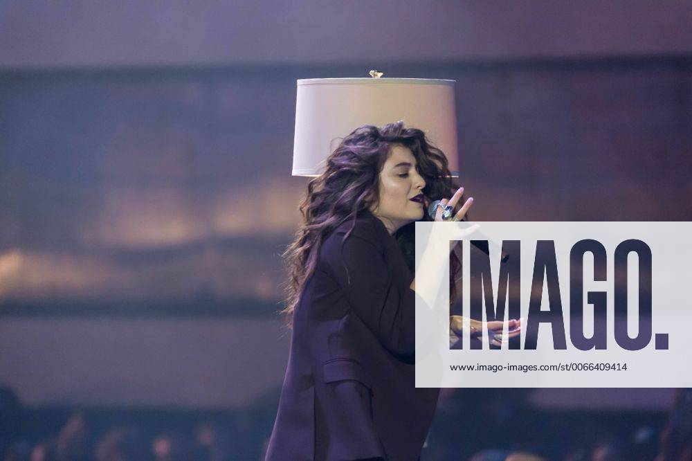 Toronto, Ontario, Canada - 2014 June 15 - Toronto - New Zealand singer-songwriter, Lorde performs at the 2014 Much Music Video Awards in Toronto. - ZUMAe30
