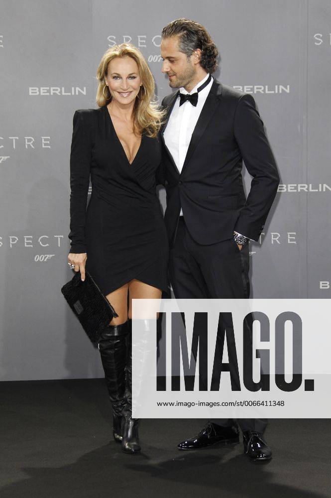 Caroline Beil mit Freund Philipp Sattler bei der Premiere des Kinofilms James Bond 007 - Spectre im Cinestar Sony Center am Potsdamer Platz. Berlin, 28.10.2015 Foto:xT.xSkupinx xFuturexImage