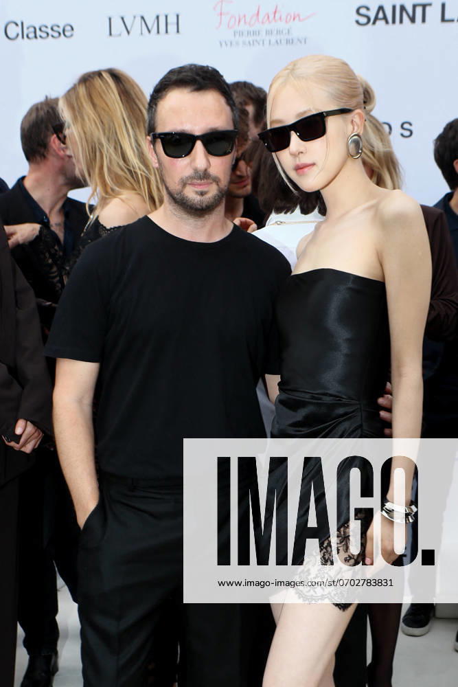 Semi Exclusive 35eme à dition des Trophà es ANDAM dans les jardins du Palais Royal à Paris Semi Exclusive Anthony Vaccarello, Rosà groupe BLACKPINK 35eme à dition des Trophà es ANDAM dans les jardins du Palais Royal à Paris, France, le 27 juin 2024 Christophe Clovis Bestimage Semi Exclusive 35th ANDAM Awards in the gardens of the Palais Royal in Paris on june 27 2024 Paris France