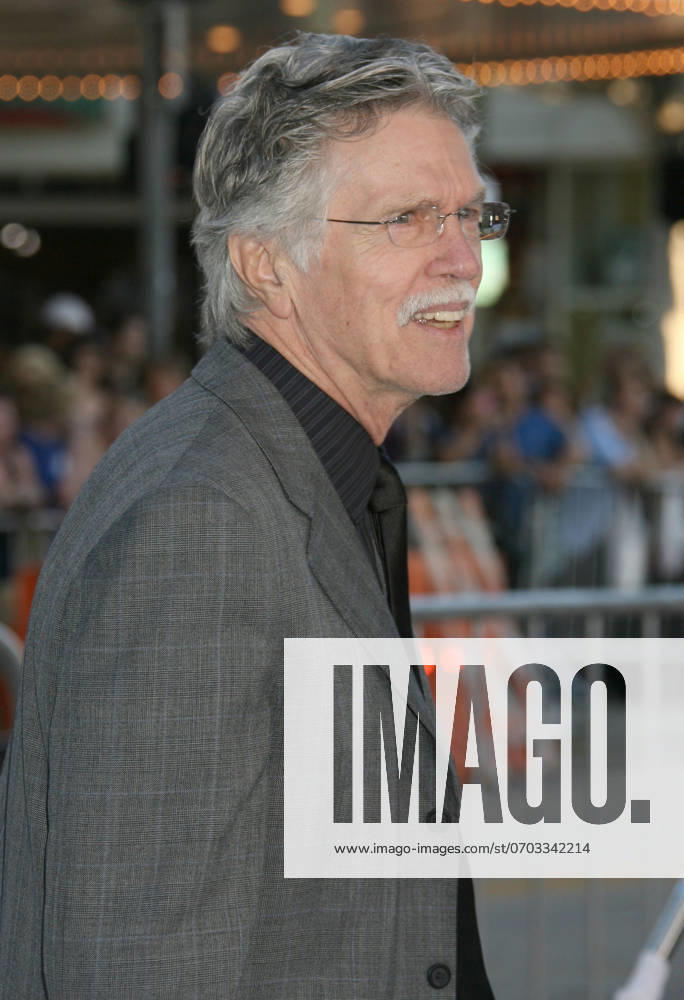 Whiteout Los Angeles Premiere 09 September 2009 - Westwood, California - Tom Skerritt. Whiteout Los Angeles Premiere held at Mann s Village Theatre. Photo Credit: Michael Jade AdMedia Westwood CA USA