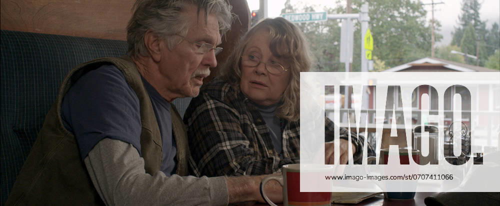Redwood Highway (2013) - filmstill Tom Skerritt, Shirley Knight in Redwood Highway (2013)