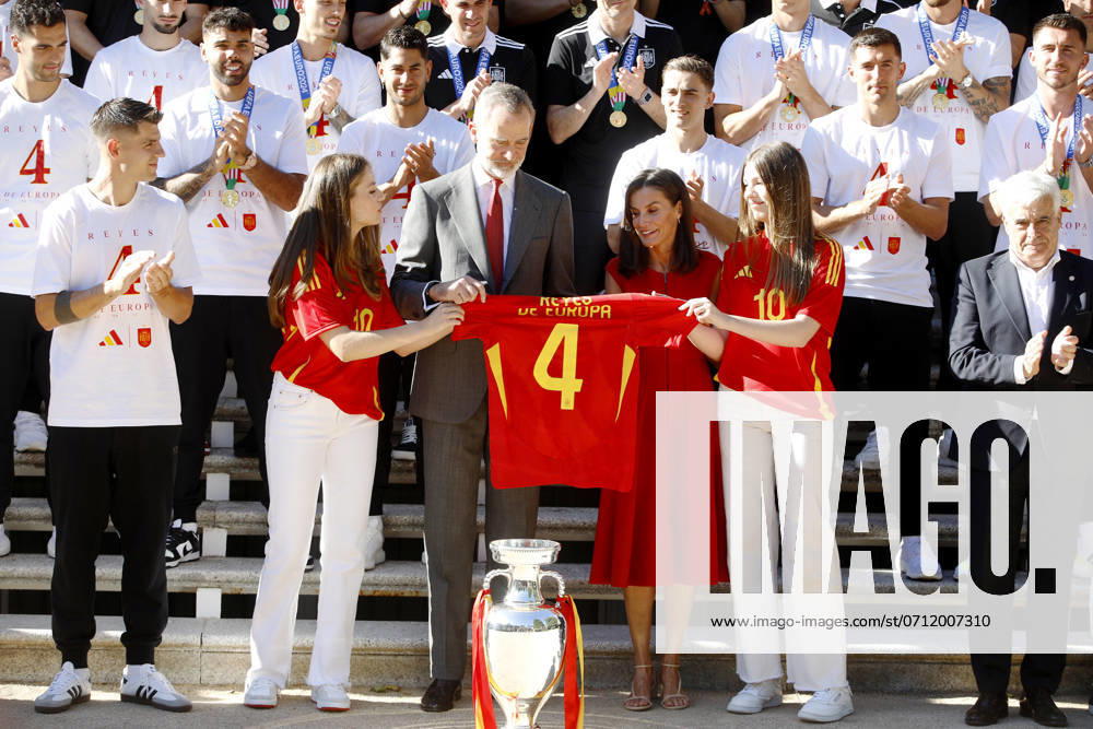 Madrid Princess Leonor and Princess Sofia and Queen Letizia and King Felipe with the trophy during the reception of Spains national soccer team held at Zarzuela palace in Madrid. Spain defeated England by 2-1 in the final of the 2024 European Championship in Germany No Spain Â