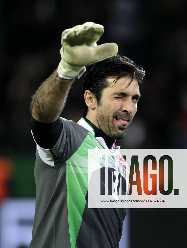 Fußball-Nationalmannschaft Freundschaftsspiel Deutschland (weiß)-Italien (blau) 1-1 am 09.02.2011 im Signal-Iduna Park in Dortmund.Gianluca Buffon (ITA)).
