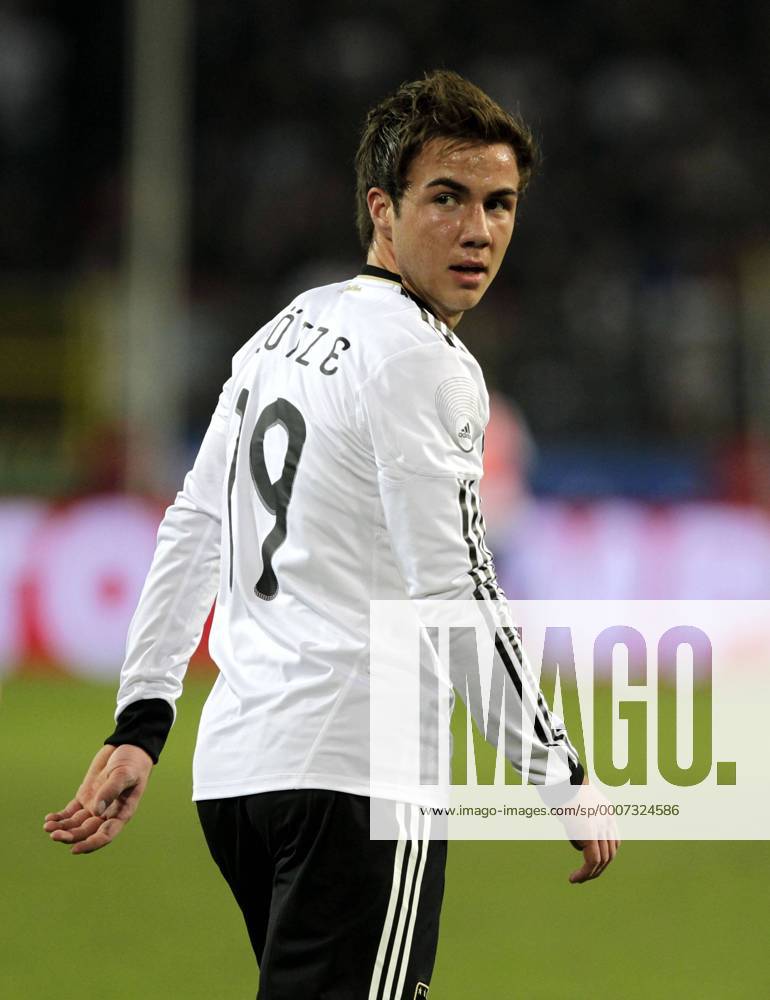 Fußball-Nationalmannschaft Freundschaftsspiel Deutschland (weiß)-Italien (blau) 1-1 am 09.02.2011 im Signal-Iduna Park in Dortmund.Mario Götze -GER .