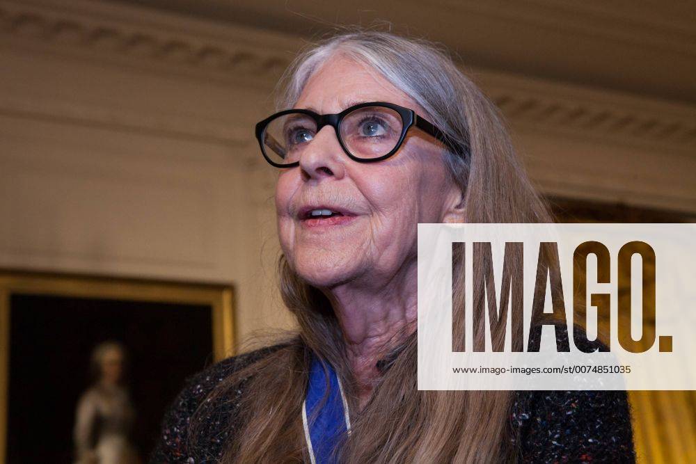Washington, DC, United States - Margaret H. Hamilton, a pioneering computer scientist and former head of the Software Engineering Division of MIT s Instrumentation Laboratory who led the development of on-board flight software for NASA s Apollo moon missions, answered questions from reporters, after receiving the Presidential Medal of Freedomat at the East Room of the White House November 22, 2016 in Washington, DC. The Presidential Medal of Freedom is the highest honor for civilians in the United States of America. Washington United States - ZUMAn230 20161122_zaa_n230_577