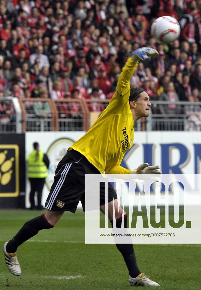 Fussball-Bundesliga 13.3.2011 1. FSV Mainz 05 - Bayer Leverkusen 0:1 Leverkusens Torwart Rene Adler Fussball - Bundesliga