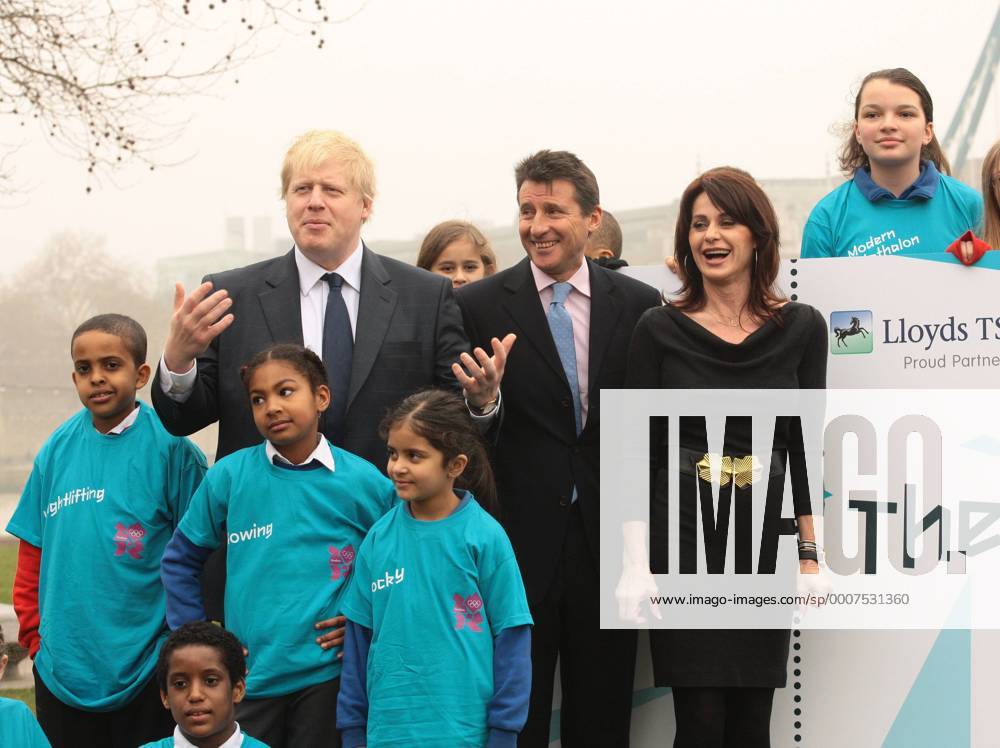 London Mayor Boris Johnson (L), LOCOG president Sebastian Coe (both GBR) and Romanian Nadia Comaneci pose at a photocall to launch the London 2012 Olympics tickets going on sale today at City Hall, London - LON2011031508 o0 Verkauf Ticket Karten Eintrittskarten