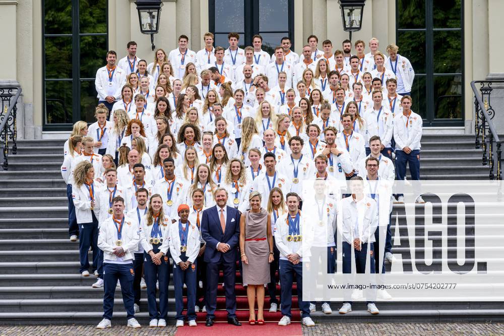 Den Haag, The Netherlands, 2024-08-13 15:24:24 THE HAGUE, 13-08-2024, Huis ten Bosch PalaceKing Willem Alexander and Queen Maxima receive the Dutch medal winners of the 2024 Summer Olympics in Paris at Huis ten Bosch PalacePHOTO: NLBeeld Patrick van EmstIn the photo: King Willem Alexander and Queen Maxima with Pieter van den Hoogenband, Harrie Lavreysen, Marit Bouwmeester, Sifan Hassan, Sharon van Rouwendaal, Worthy de Jong and Femke Bol Credit: NL Beeld Patrick van Emst
