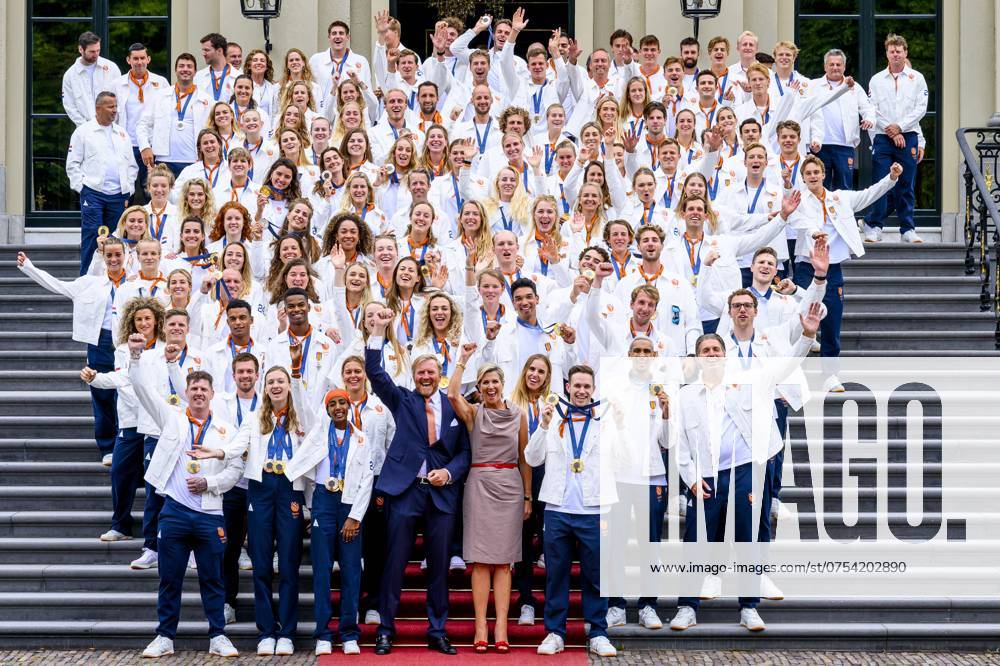 Den Haag, The Netherlands, 2024-08-13 15:25:15 THE HAGUE, 13-08-2024, Huis ten Bosch PalaceKing Willem Alexander and Queen Maxima receive the Dutch medal winners of the 2024 Summer Olympics in Paris at Huis ten Bosch PalacePHOTO: NLBeeld Patrick van EmstIn the photo: King Willem Alexander and Queen Maxima with Pieter van den Hoogenband, Harrie Lavreysen, Marit Bouwmeester, Sifan Hassan, Sharon van Rouwendaal, Worthy de Jong and Femke Bol Credit: NL Beeld Patrick van Emst