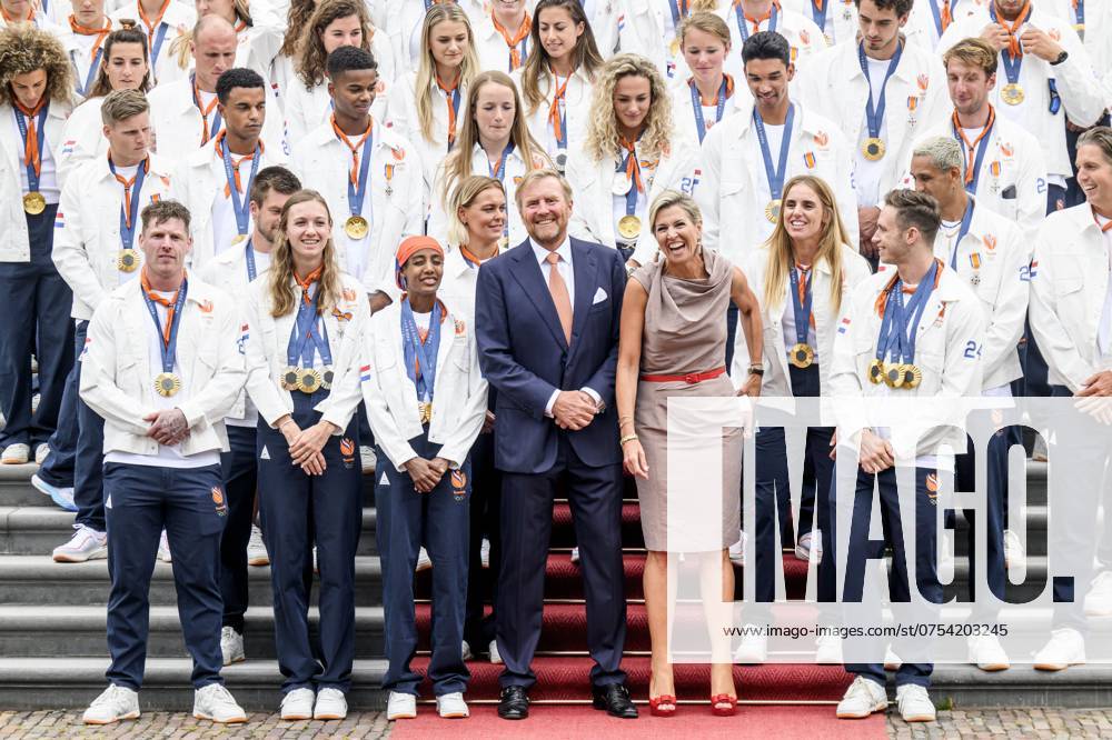 Den Haag, The Netherlands, 2024-08-13 15:26:16 THE HAGUE, 13-08-2024, Huis ten Bosch PalaceKing Willem Alexander and Queen Maxima receive the Dutch medal winners of the 2024 Summer Olympics in Paris at Huis ten Bosch PalacePHOTO: NLBeeld Patrick van EmstIn the photo: King Willem Alexander and Queen Maxima with Pieter van den Hoogenband, Harrie Lavreysen, Marit Bouwmeester, Sifan Hassan, Sharon van Rouwendaal, Worthy de Jong and Femke Bol Credit: NL Beeld Patrick van Emst