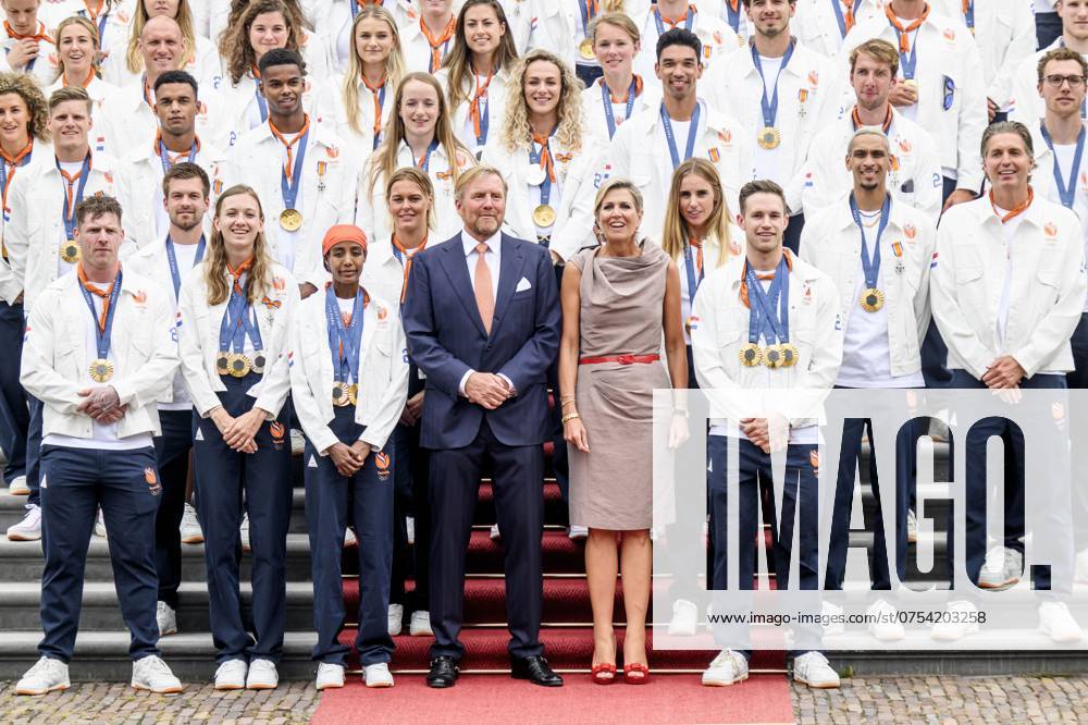 Den Haag, The Netherlands, 2024-08-13 15:26:33 THE HAGUE, 13-08-2024, Huis ten Bosch PalaceKing Willem Alexander and Queen Maxima receive the Dutch medal winners of the 2024 Summer Olympics in Paris at Huis ten Bosch PalacePHOTO: NLBeeld Patrick van EmstIn the photo: King Willem Alexander and Queen Maxima with Pieter van den Hoogenband, Harrie Lavreysen, Marit Bouwmeester, Sifan Hassan, Sharon van Rouwendaal, Worthy de Jong and Femke Bol Credit: NL Beeld Patrick van Emst