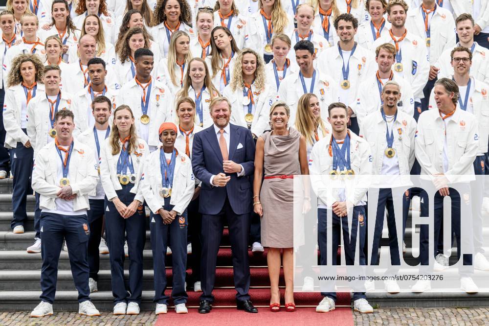 Den Haag, The Netherlands, 2024-08-13 15:26:59 THE HAGUE, 13-08-2024, Huis ten Bosch PalaceKing Willem Alexander and Queen Maxima receive the Dutch medal winners of the 2024 Summer Olympics in Paris at Huis ten Bosch PalacePHOTO: NLBeeld Patrick van EmstIn the photo: King Willem Alexander and Queen Maxima with Pieter van den Hoogenband, Harrie Lavreysen, Marit Bouwmeester, Sifan Hassan, Sharon van Rouwendaal, Worthy de Jong and Femke Bol Credit: NL Beeld Patrick van Emst