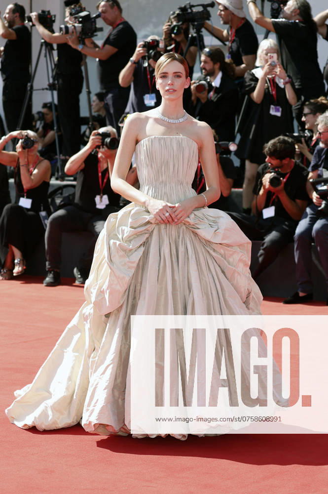 Stacy Martin bei der Premiere des Kinofilms The Brutalist auf der Biennale di Venezia 2024 81. Internationale Filmfestspiele von Venedig im Palazzo del Cinema. Venedig