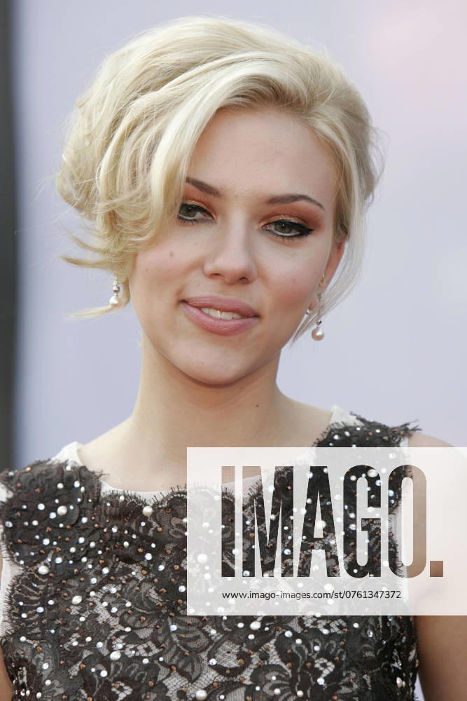Scarlett Johansson bei der Premiere des Kinofilms A Love Song for Bobby Long Lovesong für Bobby Long auf der Biennale di Venezia 2004 61. Internationale Filmfestspiele von Venedig im Palazzo del Cinema. Venedig