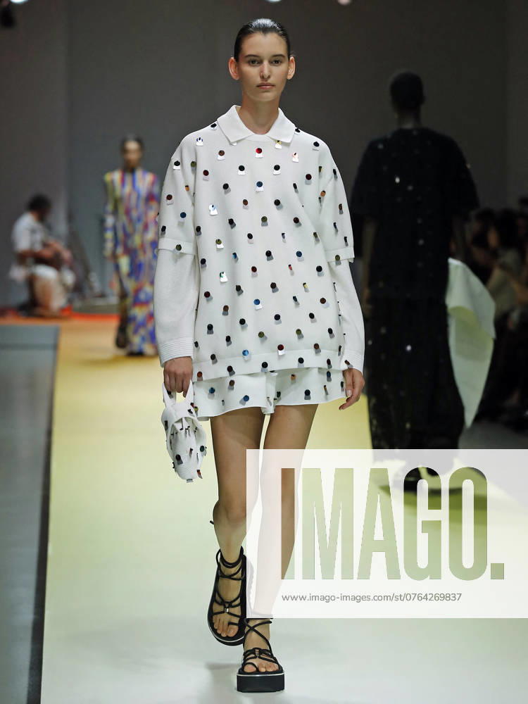 PFW - CFCL Runway A model walks the runway during the CFCL Womenswear Spring-Summer 2025 show as part of Paris Fashion Week on September 23, 2024 in Paris, France. Photo by Alain-Gil Gonzalez ABACAPRESS.COM Paris France