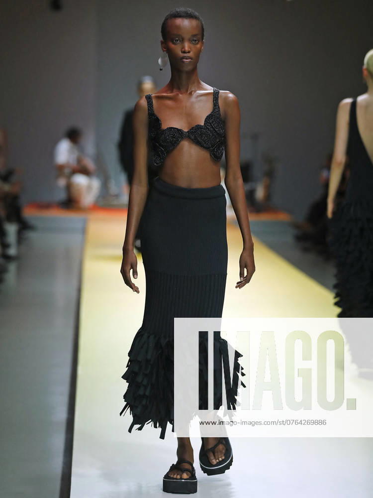 PFW - CFCL Runway A model walks the runway during the CFCL Womenswear Spring-Summer 2025 show as part of Paris Fashion Week on September 23, 2024 in Paris, France. Photo by Alain-Gil Gonzalez ABACAPRESS.COM Paris France