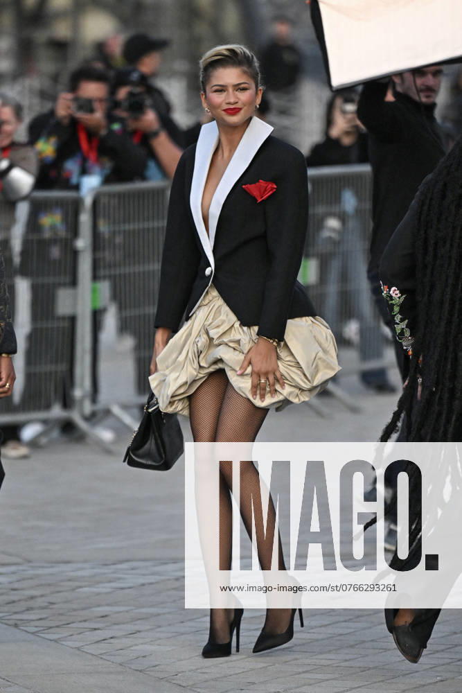 PFW Louis Vuitton Outside Arrivals Zendaya arriving at Louis Vuitton show during Paris Fashion Week in Paris, France on October 1, 2024. Photo by Julien Reynaud APS-Medias ABACAPRESS.COM Paris France