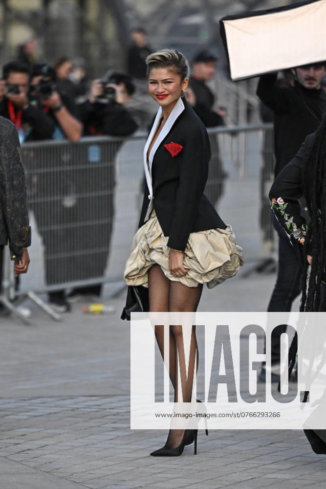 PFW Louis Vuitton Outside Arrivals Zendaya arriving at Louis Vuitton show during Paris Fashion Week in Paris, France on October 1, 2024. Photo by Julien Reynaud APS-Medias ABACAPRESS.COM Paris France