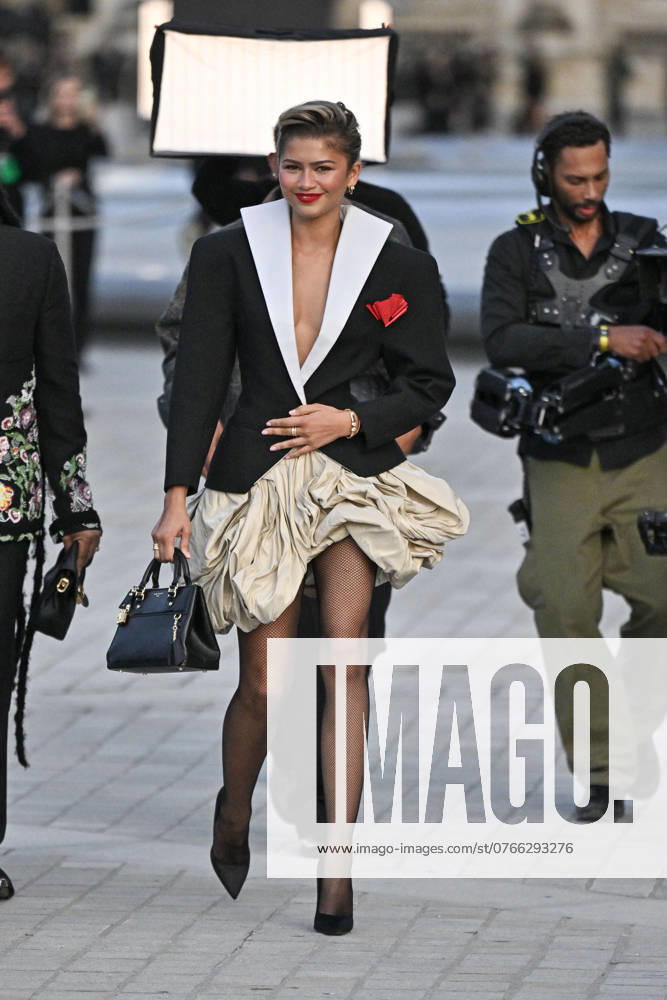 PFW Louis Vuitton Outside Arrivals Zendaya arriving at Louis Vuitton show during Paris Fashion Week in Paris, France on October 1, 2024. Photo by Julien Reynaud APS-Medias ABACAPRESS.COM Paris France