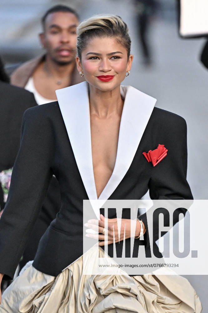 PFW Louis Vuitton Outside Arrivals Zendaya arriving at Louis Vuitton show during Paris Fashion Week in Paris, France on October 1, 2024. Photo by Julien Reynaud APS-Medias ABACAPRESS.COM Paris France