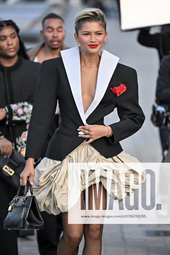 PFW Louis Vuitton Outside Arrivals Zendaya arriving at Louis Vuitton show during Paris Fashion Week in Paris, France on October 1, 2024. Photo by Julien Reynaud APS-Medias ABACAPRESS.COM Paris France
