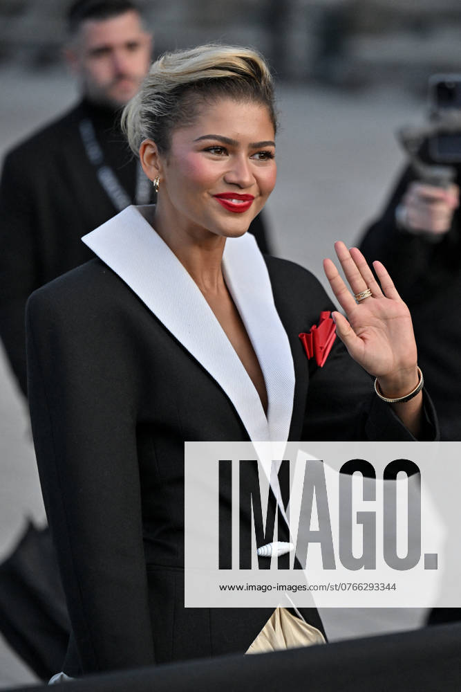 PFW Louis Vuitton Outside Arrivals Zendaya arriving at Louis Vuitton show during Paris Fashion Week in Paris, France on October 1, 2024. Photo by Julien Reynaud APS-Medias ABACAPRESS.COM Paris France