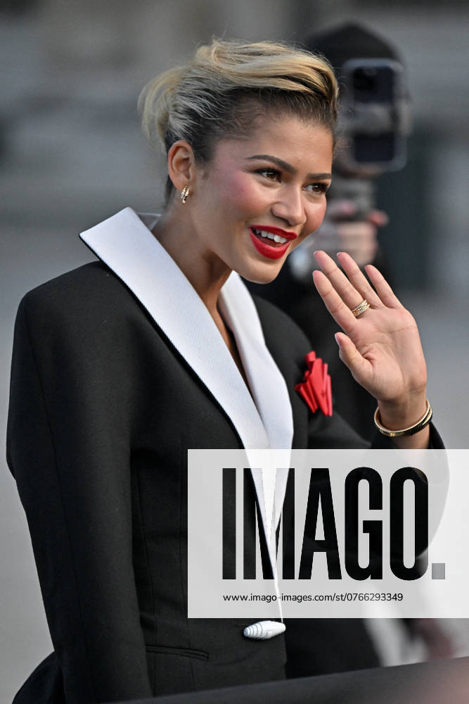 PFW Louis Vuitton Outside Arrivals Zendaya arriving at Louis Vuitton show during Paris Fashion Week in Paris, France on October 1, 2024. Photo by Julien Reynaud APS-Medias ABACAPRESS.COM Paris France