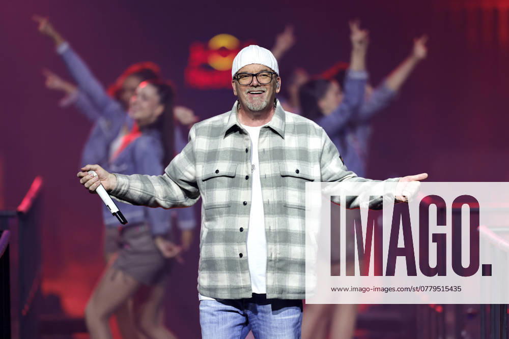 Popsänger DJ Ötzi bei dem Partyschlager-Event Mountain Mania (der größten Apres-Ski-Party seit Erfindung des Winters) in der Lanxess-Arena. Köln, 08.11.2024 NRW Deutschland