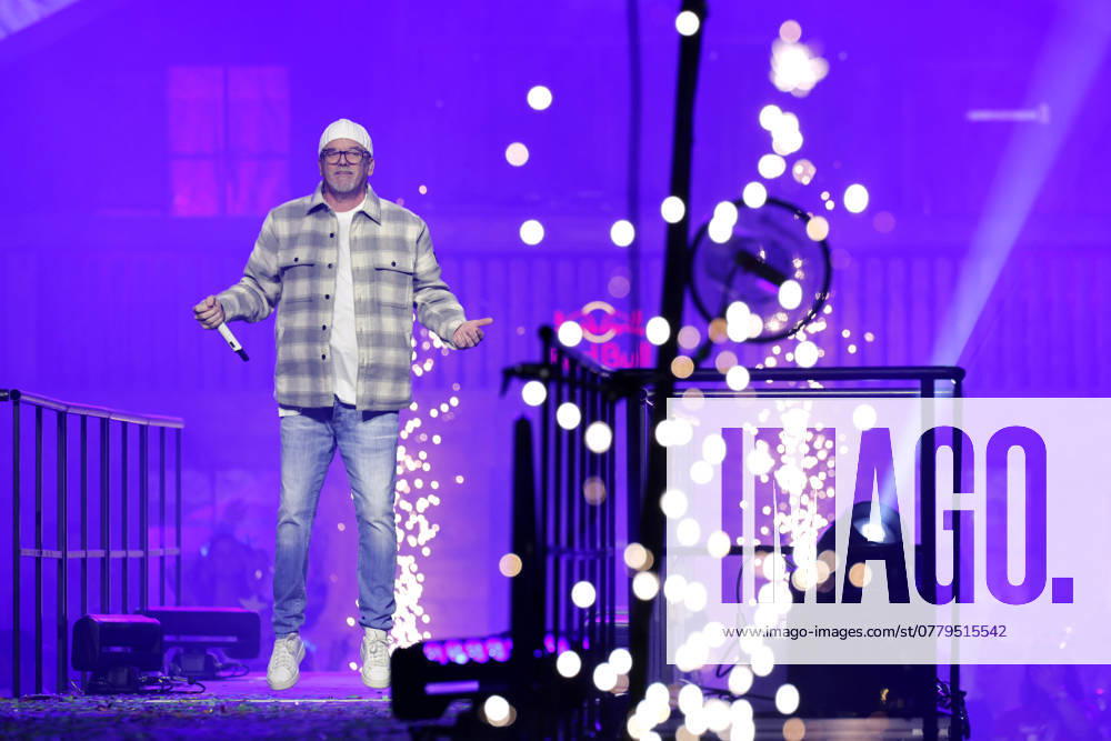 Popsänger DJ Ötzi bei dem Partyschlager-Event Mountain Mania (der größten Apres-Ski-Party seit Erfindung des Winters) in der Lanxess-Arena. Köln, 08.11.2024 NRW Deutschland
