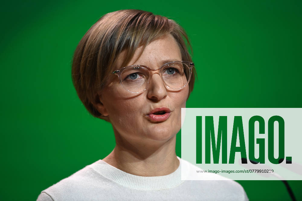 Franziska BRANTNER, Bundesvorsitzende Buendnis 90 die Gruenen, bei ihrer Rede 50. Ordentliche Bundesdelegiertenkonferenz der Partei Buendnis 90 Die Gruenen, vom 15.-17.11.2024 i, Rhein Main Congress Center Wiesbaden,
