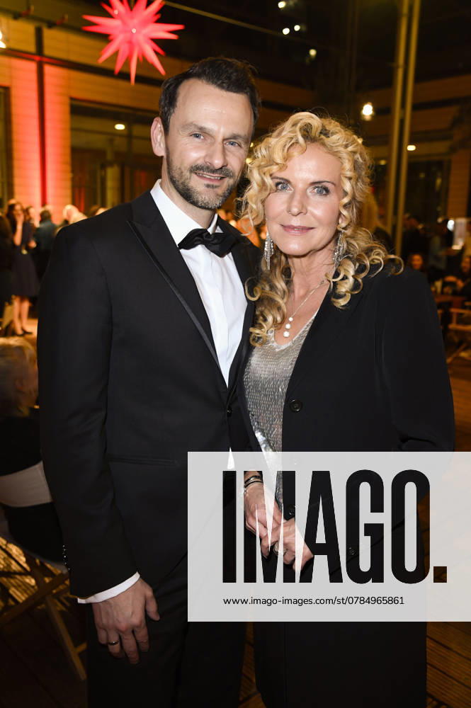 Victoria Herrmann mit Ehemann David Böthig bei der 30. Josà Carreras Gala 2024 in der Media City Leipzig. Leipzig