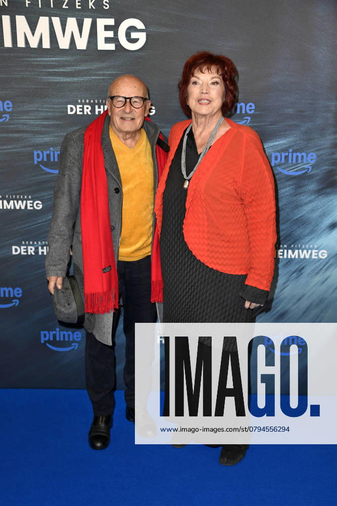 Volker Schlöndorff und Regina Ziegler bei der Premiere FITZEKS DER HEIMWEG im Delphie Filmpalast in Berlin am 14.01.2025