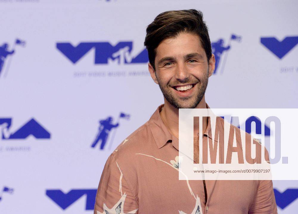 Josh Peck arrives for the 34th annual MTV Video Music Awards at The Forum in Inglewood, California on August 27, 2017. LAP201708270222 JIMxRUYMEN