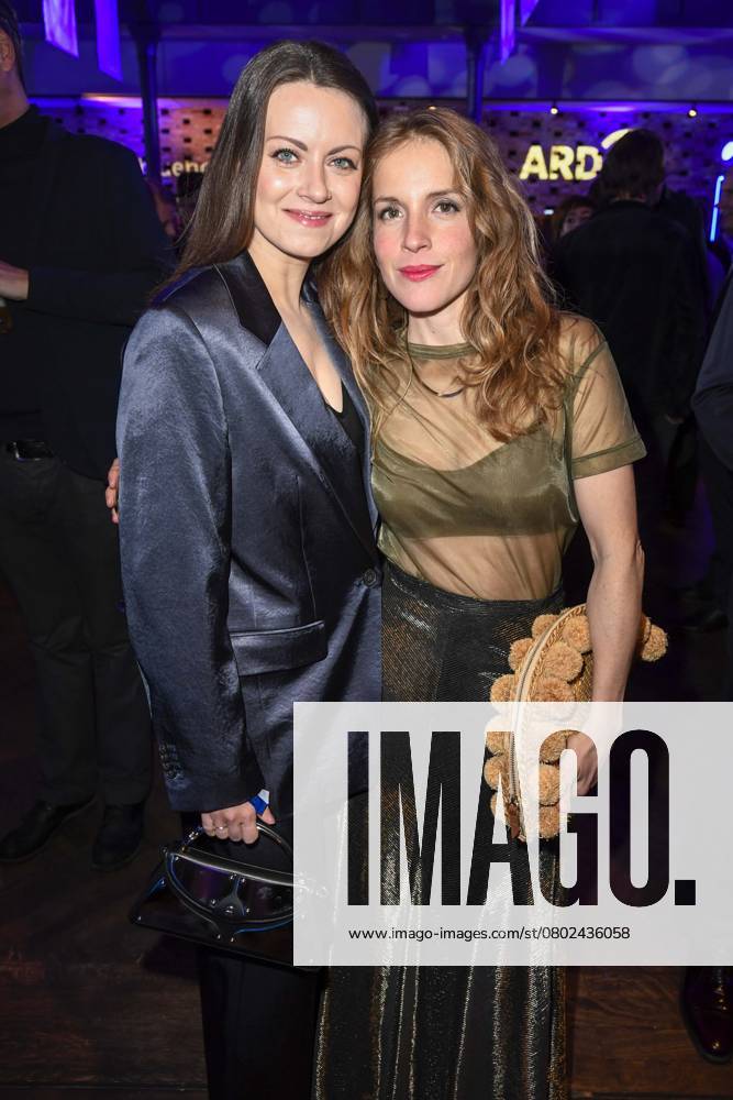 Alice Dwyer und Paula Kalenberg Schauspielerinen zu Gast auf dem ARD Blue Hour Empfang 2025 Party im Hotel Telegraphenamt in Berlin auf den 75.Internationale Filmfestspiele am 14.02.2025 in Berlin Berlin Deutschland
