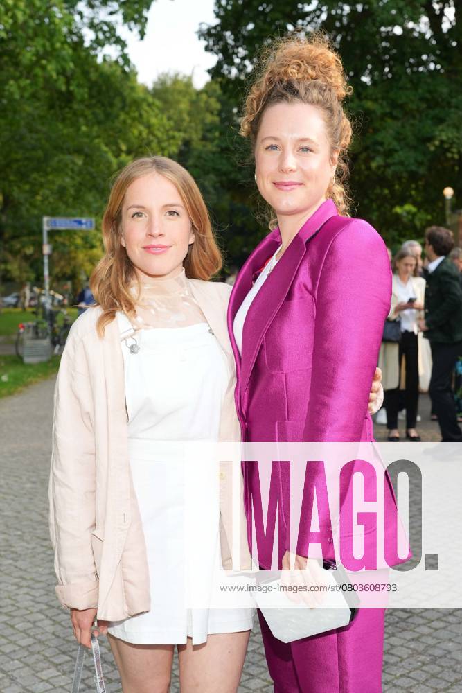 Paula Kalenberg, Klara Deutschmann beim Produzentenfest 2023 am 04.07.2023 im Tipi am Kanzleramt in Berlin. Berlin Deutschland
