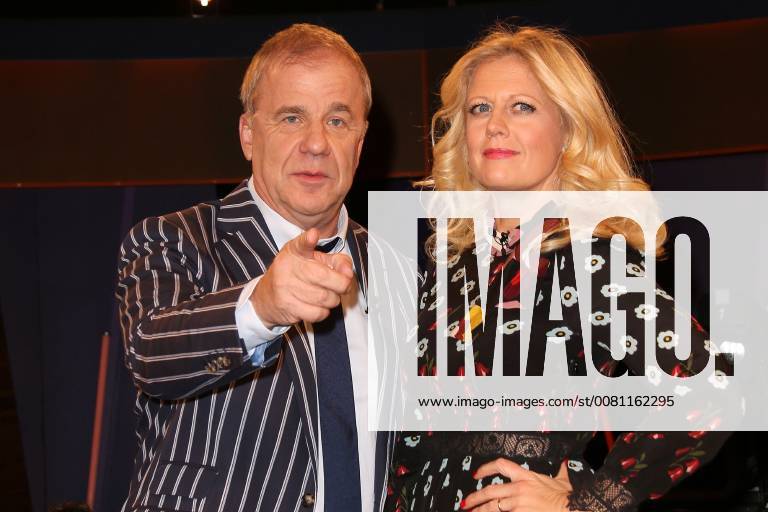 Hubertus Meyer-Burckhardt und Barbara Schöneberger in der NDR Talk Show am 08.12.2017 in Hamburg NDR Talkshow am 08.12.2017 in Hamburg