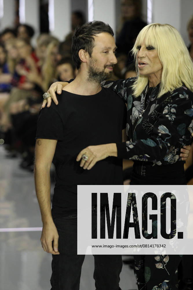 Versus Ready to Wear show London Fashion Week Fashion designer Anthony Vaccarello & Donatella Versace at the Versus Ready to Wear show during London Fashion Week Spring Summer 2016 on September 19, 2015 in London, England. CAP GOL GOL London UK