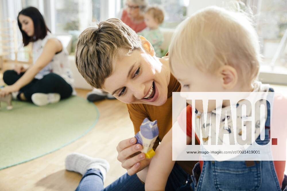 Pre-school teacher playing with toddler in kindergarten model released Symbolfoto property released MFF04068
