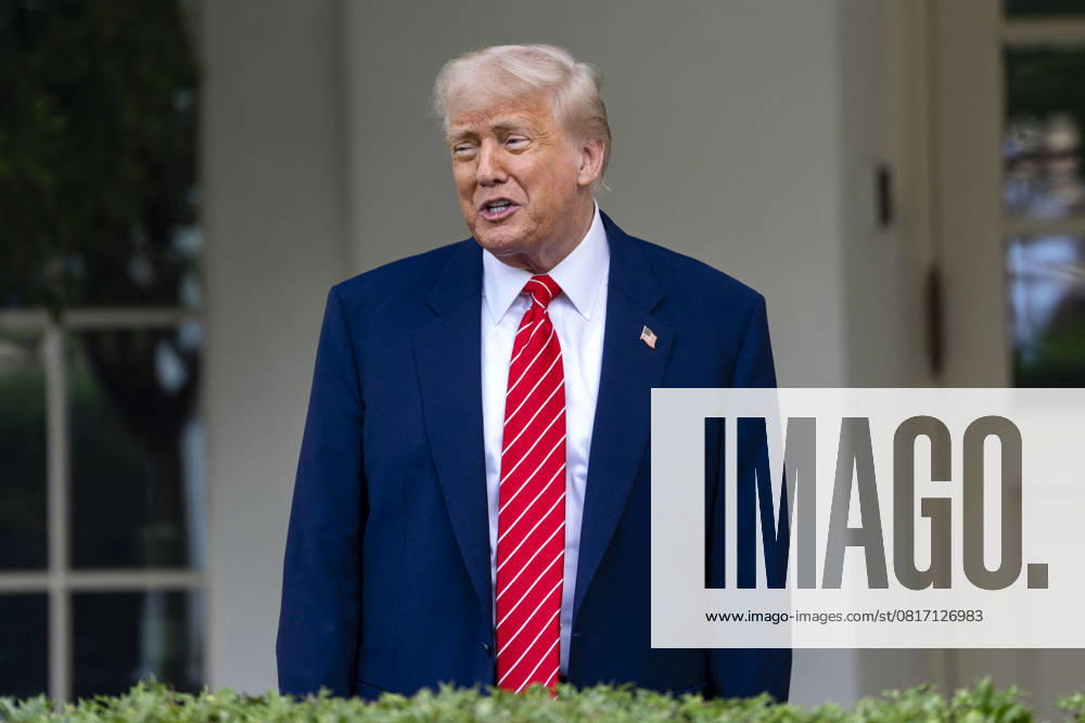 President Donald Trump Speaks with Reporters Outside Oval President Donald Trump speaks with reporters outside the West Wing of the White House in Washington, DC on Thursday, May 8, 2025. Photo by Bonnie Cash Pool ABACAPRESS.COM WASHINGTON DC United States
