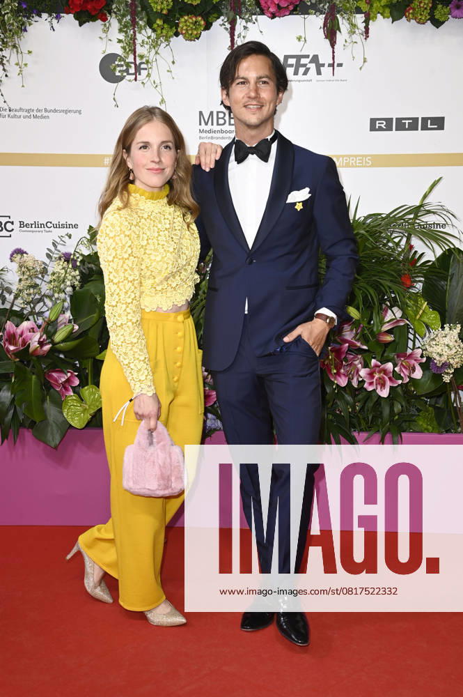 Paula Kalenberg und Tim Oliver Schultz bei der 75. Verleihung des Deutschen Filmpreises 2025 im Theater am Potsdamer Platz. Berlin