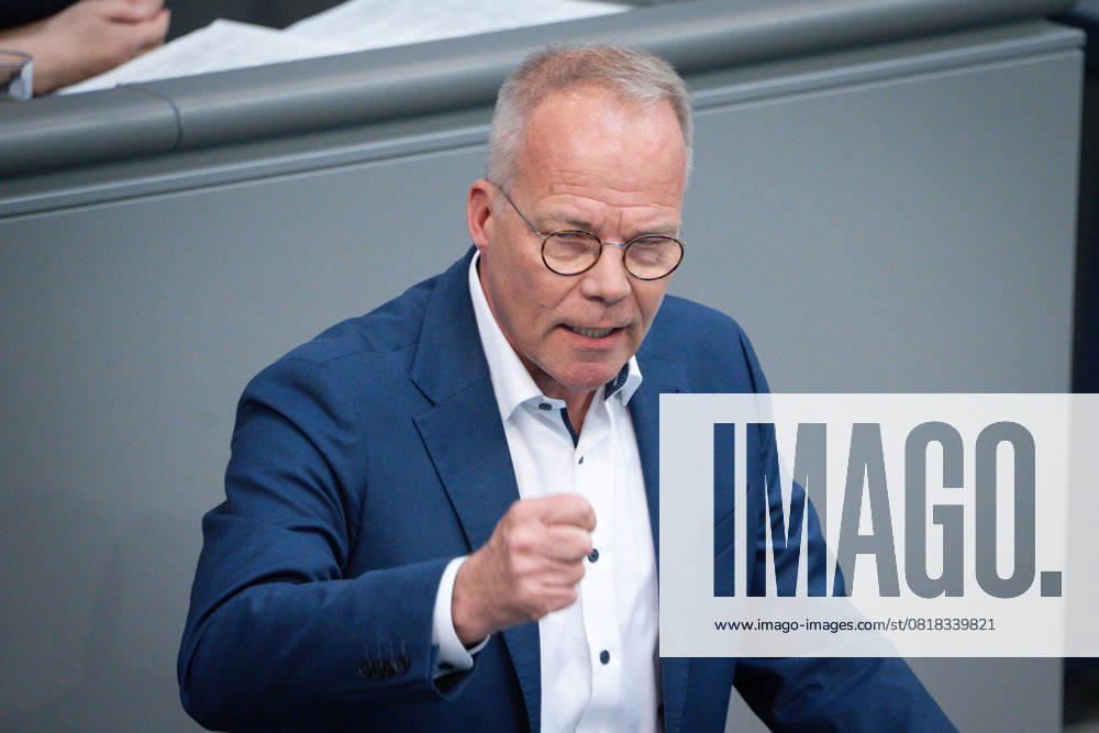 Deutscher Bundestag, 3. Plenarsitzung Matthias Miersch (SPD) im Portrait mit energischer Geste bei seiner Rede zum Tagesordnungspunkt Befragung der Bundesregierung bei der 3. Sitzung des Deutschen Bundestag in Berlin, 14.05.2025 Berlin Berlin Deutschland