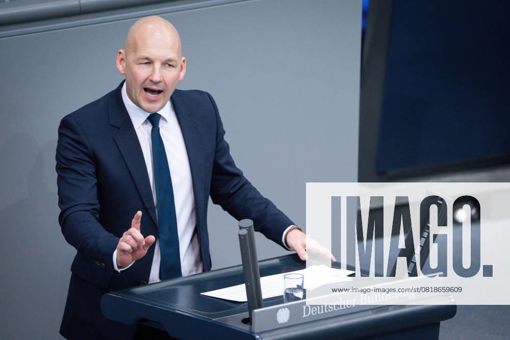 Deutscher Bundestag, 4. Plenarsitzung Marc Biadacz (CDU) im Portrait bei seiner Rede mit besonderer Geste zum Tagesordnungspunkt Arbeit und Soziales bei der 4. Sitzung des Deutschen Bundestag in Berlin, 15.05.2025 Berlin Berlin Deutschland