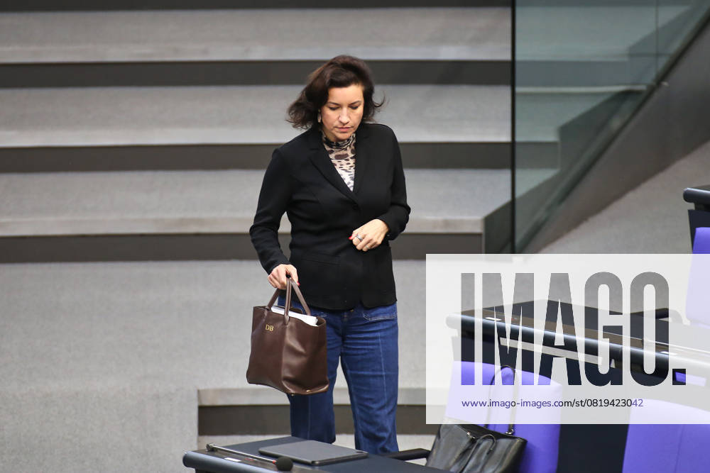 Berlin, Deutschland, 16.05.2025: Deutscher Bundestag: 5. Bundestagssitzung: Ministerin für Forschung, Technologie und Raumfahrt Dorothee Bär (CSU)