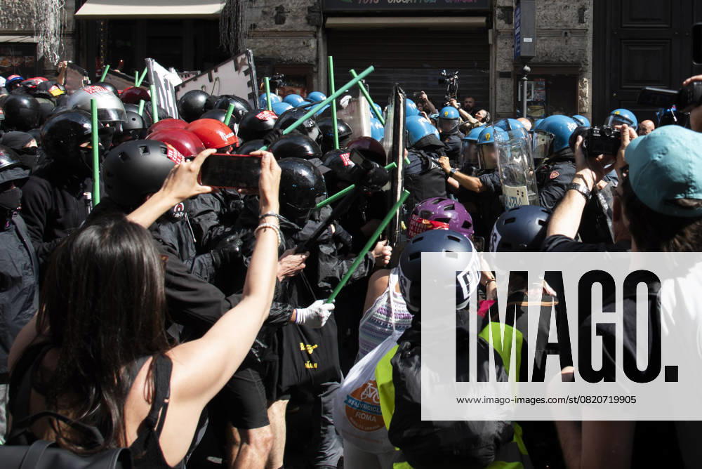 Foto IPP Diego Nangano Cappello Roma 26-05-2025 Manifestazione Contro il DDL Sicurezza nella foto: momento di tensione durante la manifestazione Italy Photo Press - World Copyright