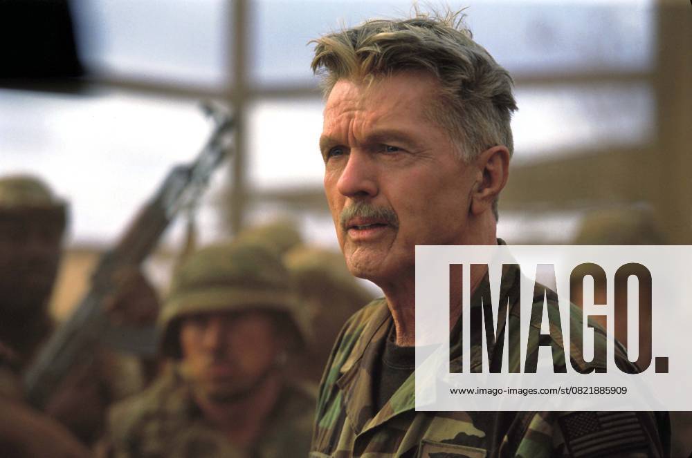 Tears Of the Sun - filmstill TOM SKERRITT is Navy SEAL commanding officer Capt. Bill Rhodes in Tears Of the Sun Filmstill - Editorial Use Only Ref: FB Supplied by