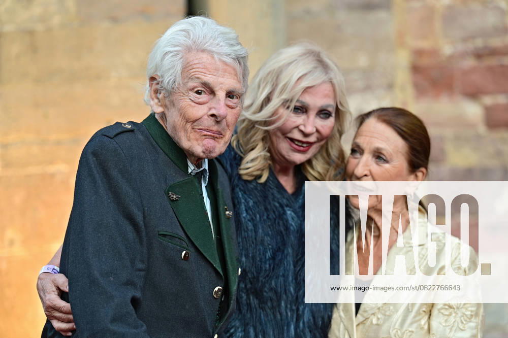 74. Bad Hersfelder Festspiele. Klaus und Evelyn Bresser und Daniela Ziegler anläßlich der Eröffnung der 74. Bad Hersfelder Festspiele am 20.06.2025 in der Stiftsruine Bad Hersfeld. 20250620MWI049362