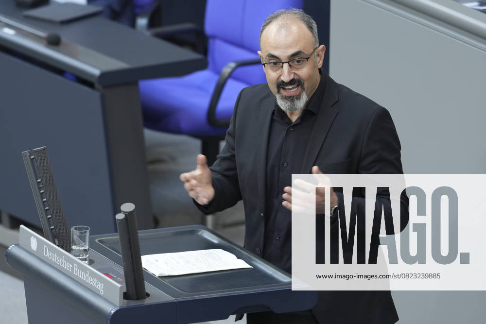 Deutscher Bundestag, 14. Plenarsitzung Alaa Alhamwi (Gruene) im Portrait bei seiner ersten Rede im Deutschen Bundestag zum Tagesordnungspunkt Klimaschutzfolgenbereinigungsgesetz bei der 14. Sitzung des Deutschen Bundestag in Berlin, 26.06.2025 Berlin Berlin Deutschland