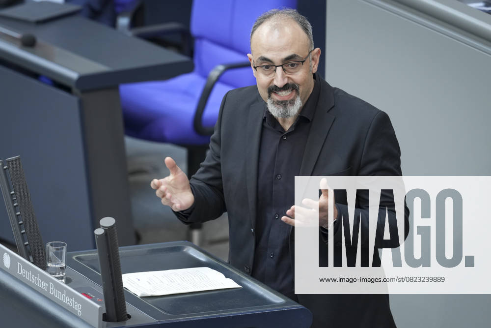 Deutscher Bundestag, 14. Plenarsitzung Alaa Alhamwi (Gruene) im Portrait bei seiner ersten Rede im Deutschen Bundestag zum Tagesordnungspunkt Klimaschutzfolgenbereinigungsgesetz bei der 14. Sitzung des Deutschen Bundestag in Berlin, 26.06.2025 Berlin Berlin Deutschland