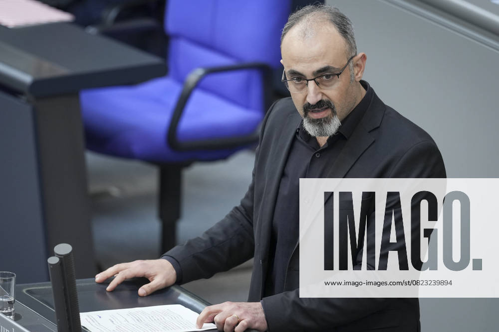 Deutscher Bundestag, 14. Plenarsitzung Alaa Alhamwi (Gruene) im Portrait bei seiner ersten Rede im Deutschen Bundestag zum Tagesordnungspunkt Klimaschutzfolgenbereinigungsgesetz bei der 14. Sitzung des Deutschen Bundestag in Berlin, 26.06.2025 Berlin Berlin Deutschland